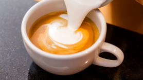 Studiu // Cafeaua cu lapte este un adevărat medicament. La ce ajută